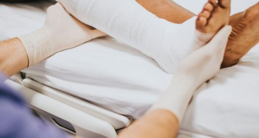 Best ortho doctor in Delhi for joint and bone problems