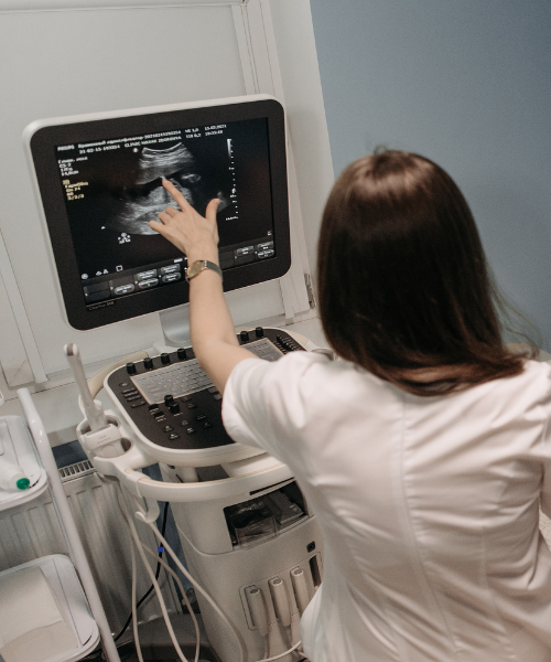 Gastroenterologist performing EUS in Gurgaon at Kalyani Hospital